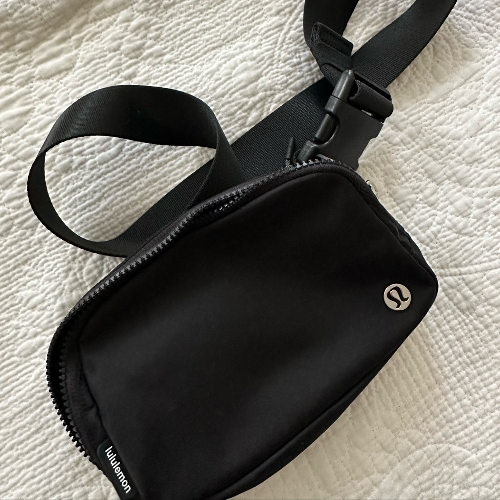 NWT lululemon athletica Everywhere Black Belt Bag